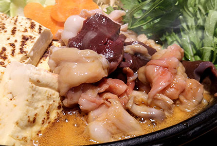 神戸ビーフ/但馬牛のホルモンすき焼き。ハチノス、赤センマイなど、コリコリ食感が、美味。