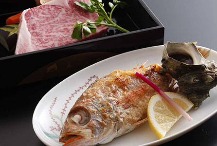 彩月スタンダード　スペシャリテは、神戸ビーフ/但馬牛又は、日本海の魚介をお1人様ずつチョイスで。